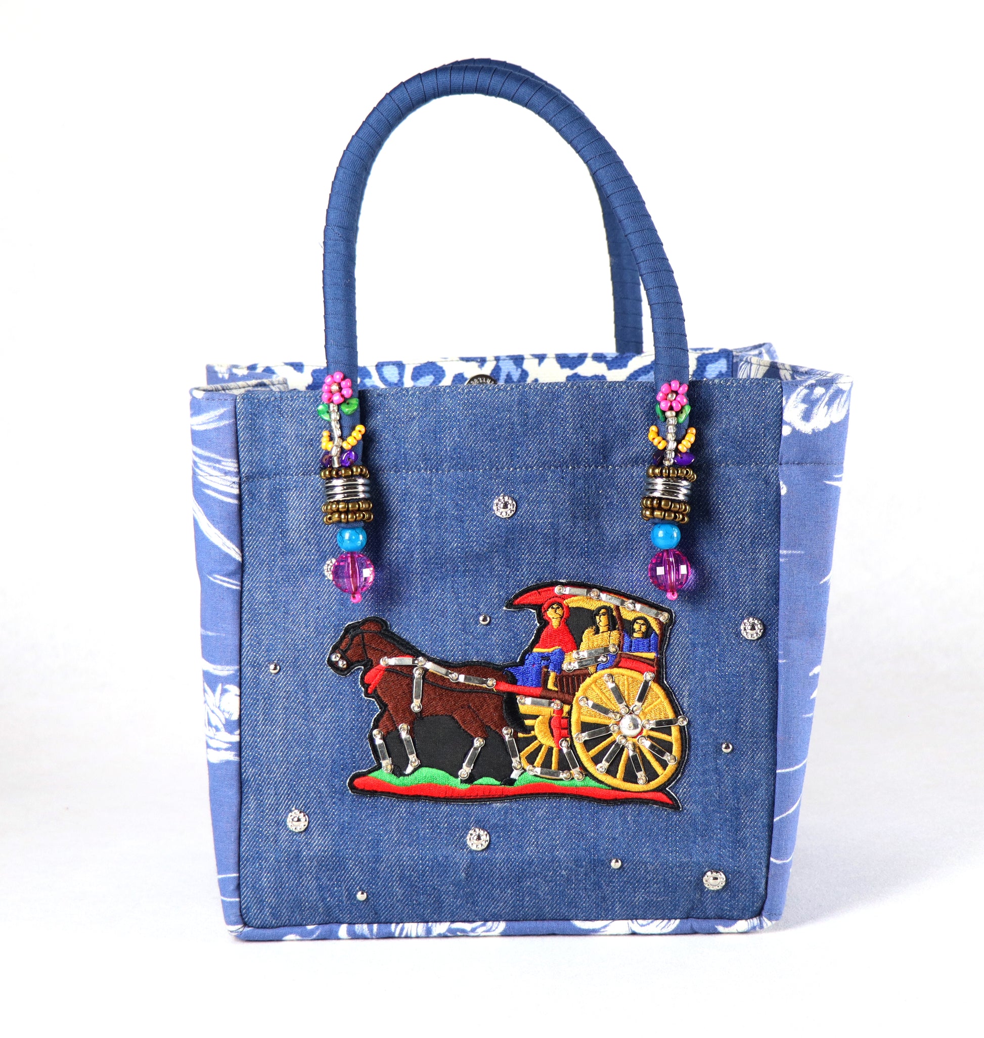 Comes in blue handle, blue denim with studs on the front, paradise design on the side and a cheetah print on the back.