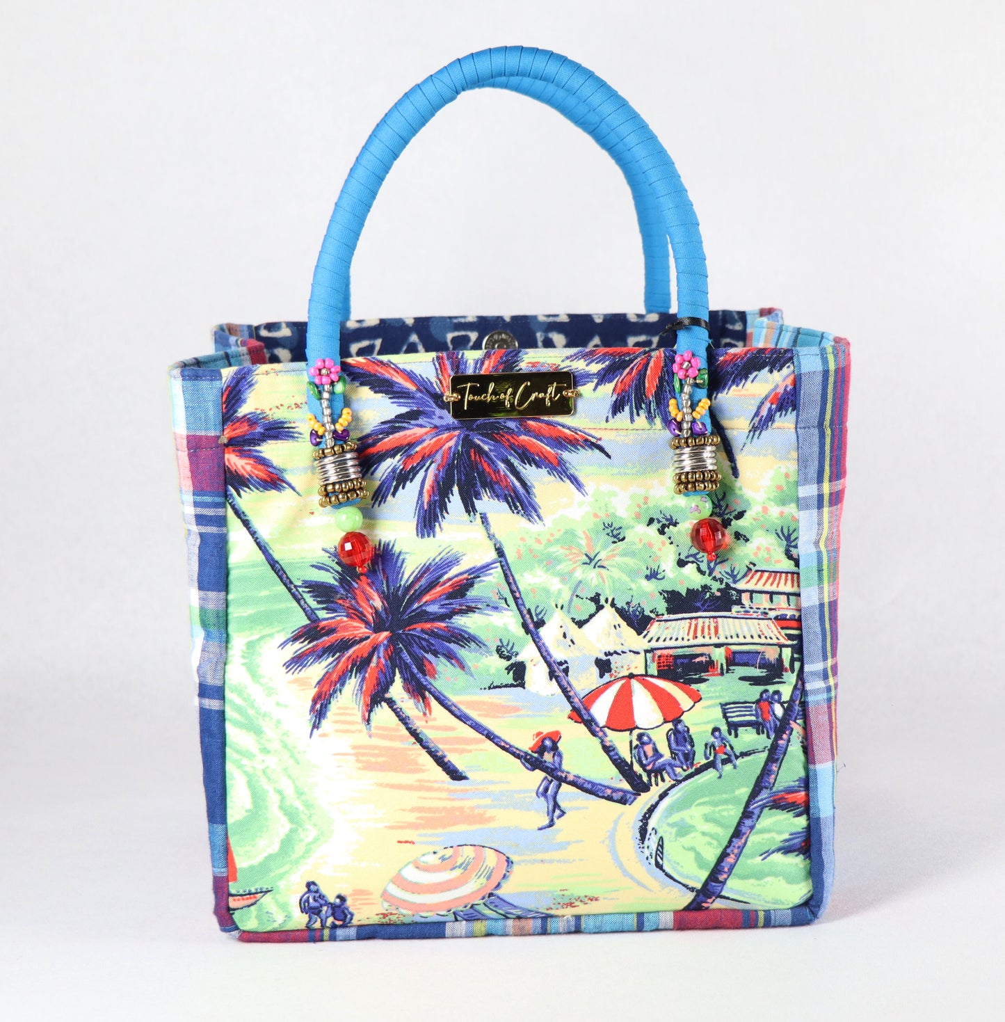 The bag comes in light blue handle, blue-red checkered on the side, and a paradise pattern on the back.